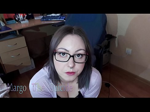 ❤️ Sexig tjej med glasögon suger Dildo djupt på kamera ☑ Porno vk at us ❌